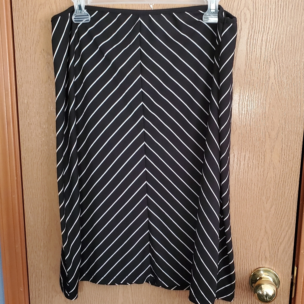 Mossimo XL Skirt black with white stripes